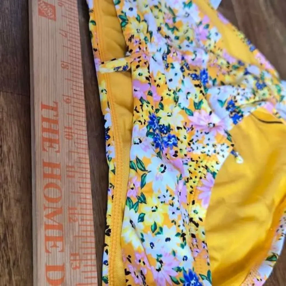 Time and Tru Women's Floral Mid-Rise Bikini Bottom Size M (8-10) NWT